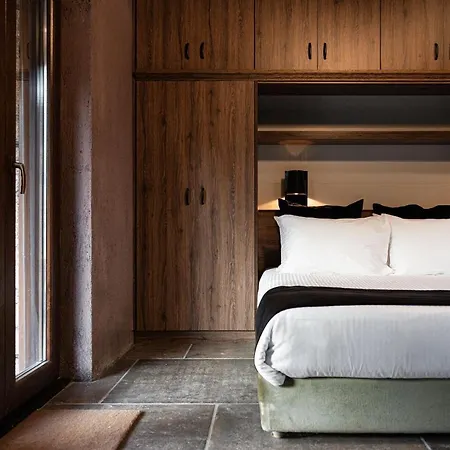 Hidden Stone Apartment Zarouhla