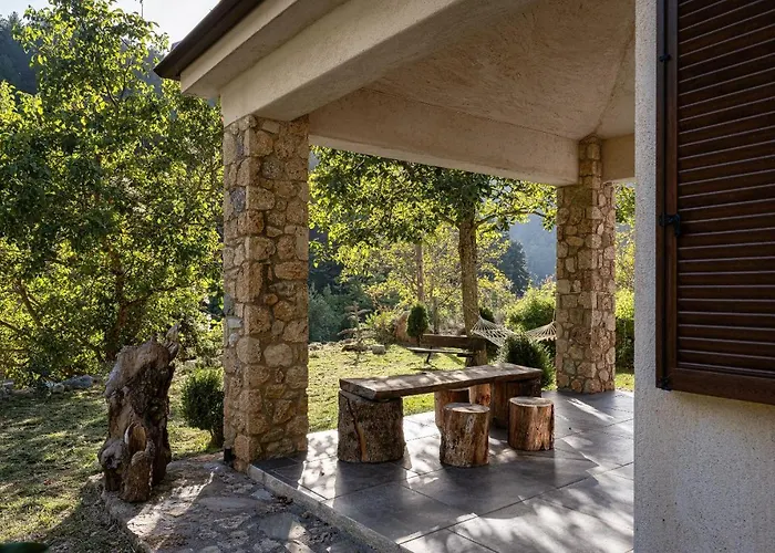 Hidden Stone Apartmán Zarouchla